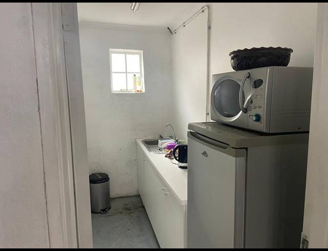 INDUSTRIAL PROPERTY TO RENT IN DEAL PARTY